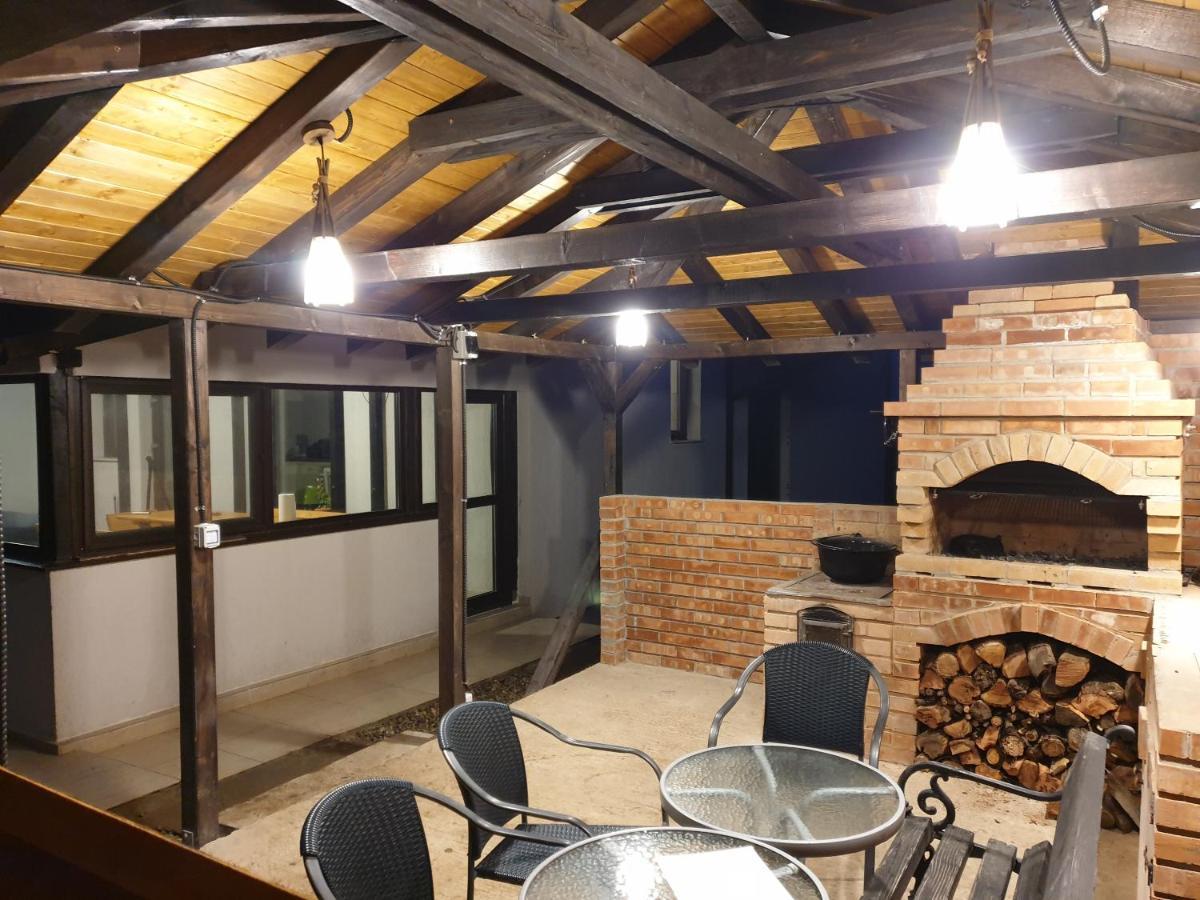 Casa Din Vie, Piscina Incalzita, Intreaga Locatie La 15Min De Centrul Orasului Oradea Villa Exterior photo