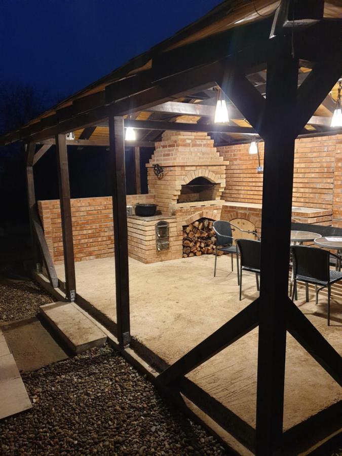 Casa Din Vie, Piscina Incalzita, Intreaga Locatie La 15Min De Centrul Orasului Oradea Villa Exterior photo