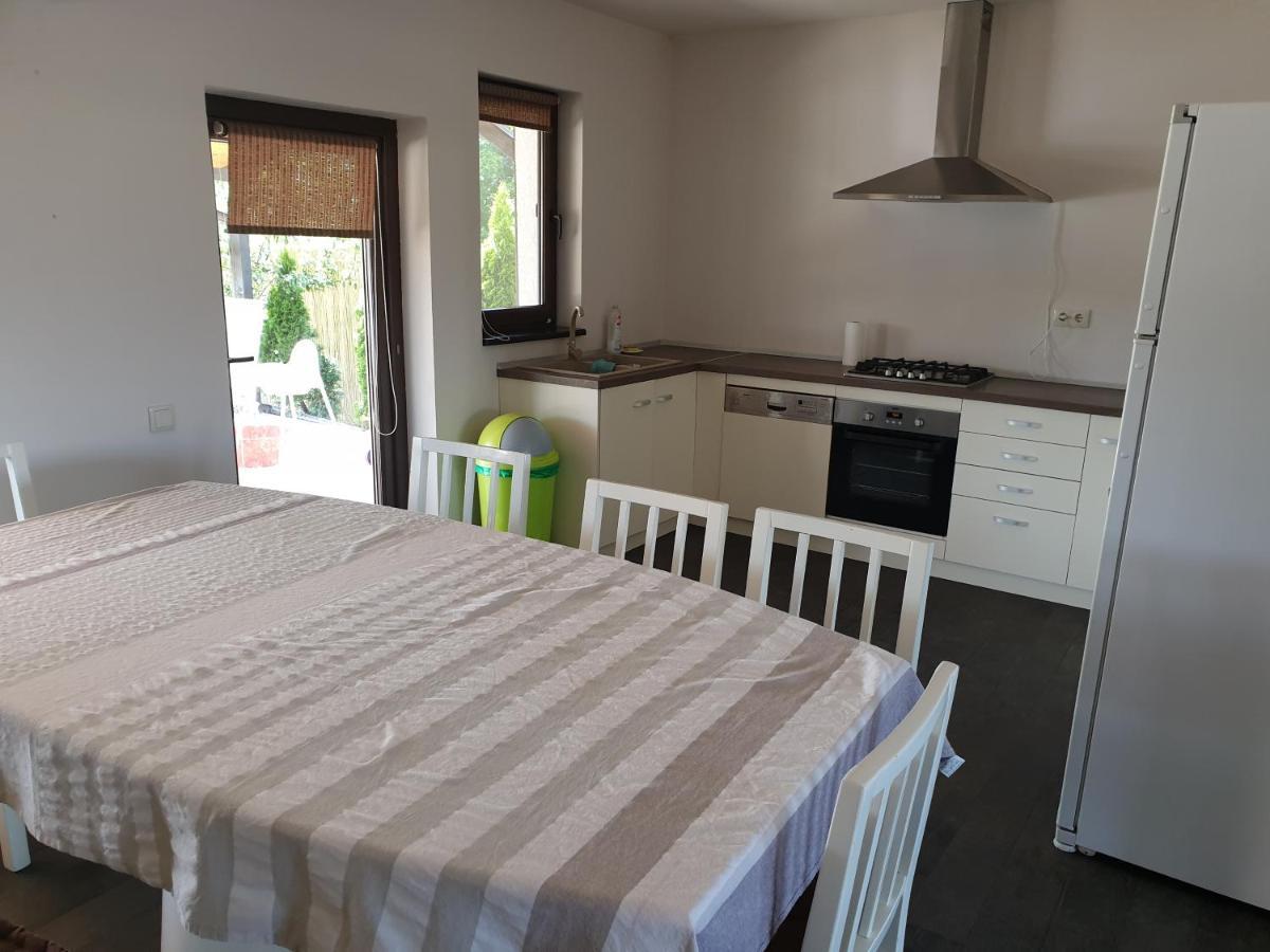 Casa Din Vie, Piscina Incalzita, Intreaga Locatie La 15Min De Centrul Orasului Oradea Villa Exterior photo
